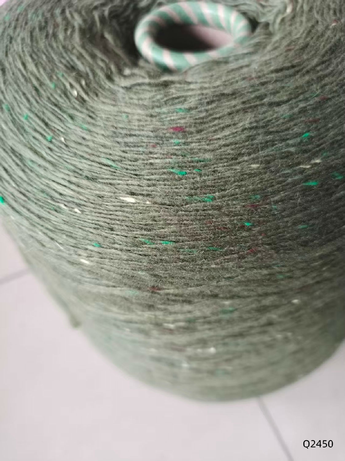 7.5支Q2450錦綸70/羊毛30軍綠色彩點紗 7.5支Q2450錦綸70/羊毛30軍綠色彩點紗