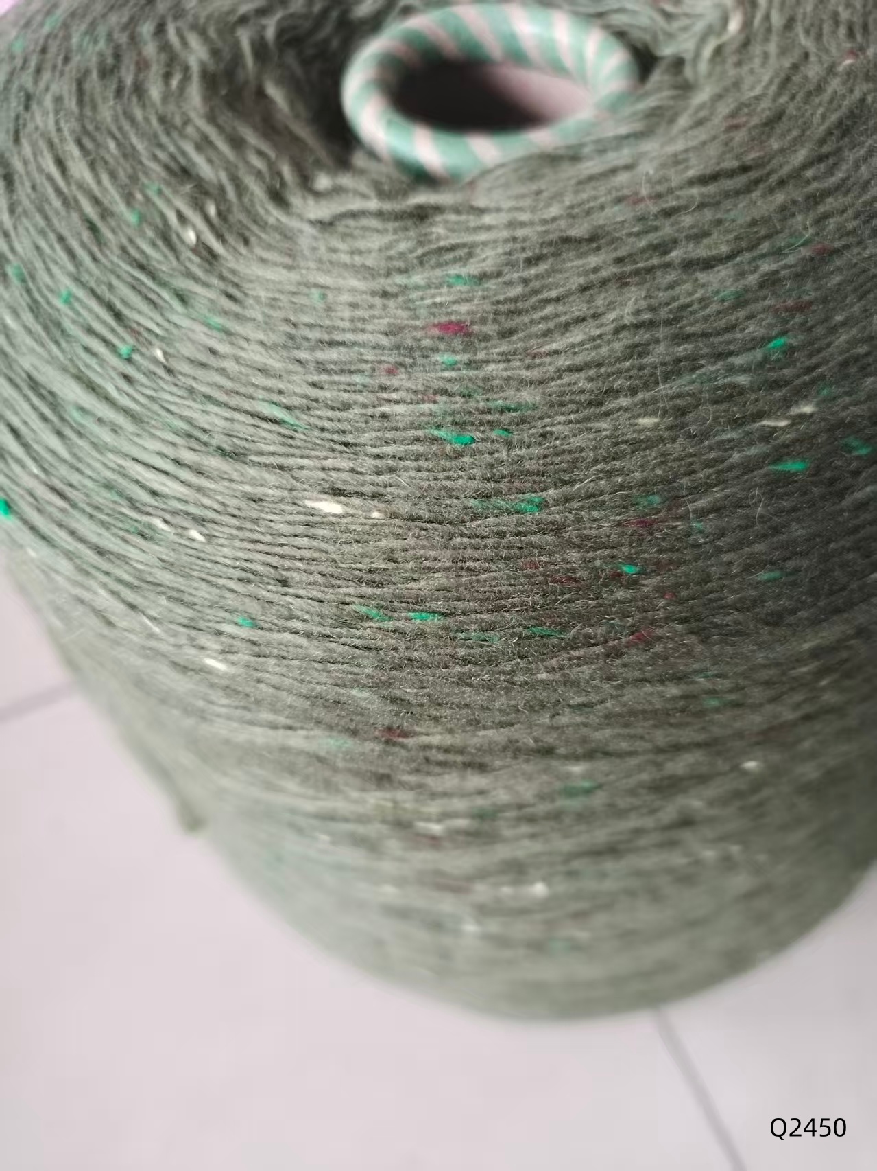7.5支Q2450錦綸70/羊毛30軍綠色彩點紗 7.5支Q2450錦綸70/羊毛30軍綠色彩點紗