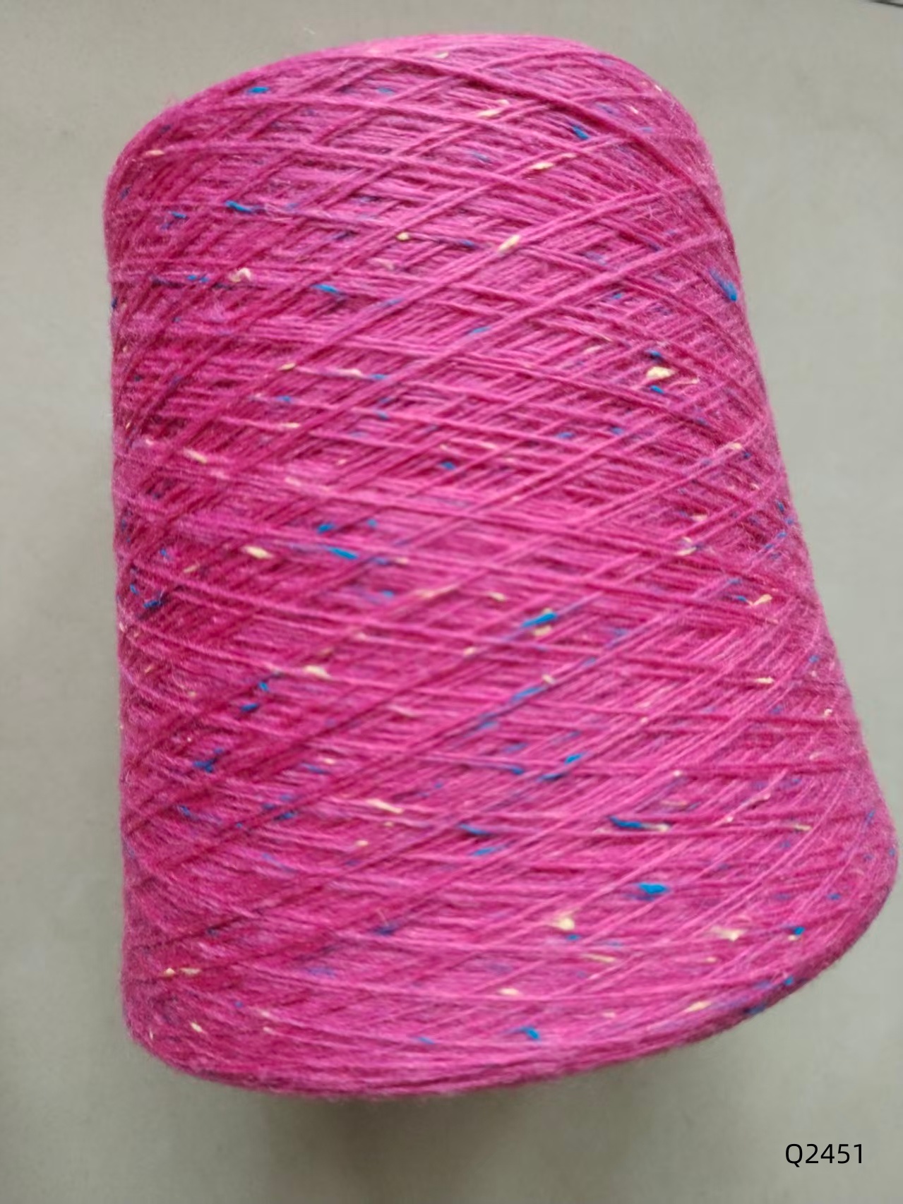 7.5支Q2451錦綸70/羊毛30玫紅色彩點(diǎn)紗 7.5支Q2451錦綸70/羊毛30玫紅色彩點(diǎn)紗